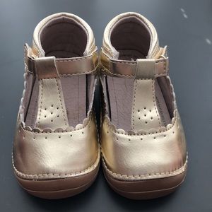 SOLEPLAY Size 5 Gold Shoes